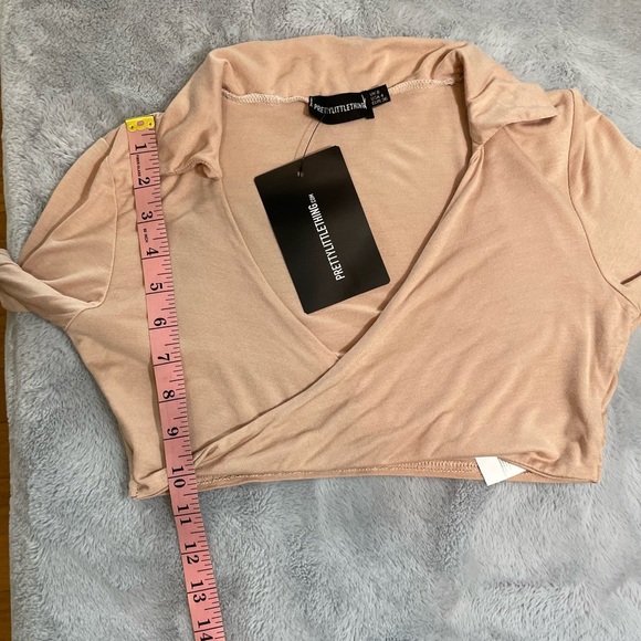 NWT Pretty Little Thing Collar Twist Crop Top - Picture 5 of 8